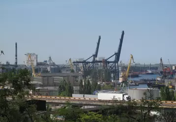 Port d'Odessa en Ukraine. Les exportations ukrainiennes de blé tendre ont plus que doublé en quelques années, un rythme également constaté au départ de la Russie. © N. Ouvrard