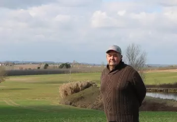 Patrick Darot, agriculteur à Monflanquin (Lot-et-Garonne)"Il faut prévoir deux heures de travail pour inoculer des semences pour 20 hectares."