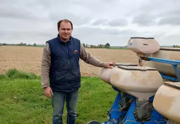 Frédéric Marchesin, agriculteur à Puch-d'Agenais. « Avant, nous ne luttions contre la deuxième génération que sur les maïs waxy, avec un traitement par hélicoptère ou enjambeur. Depuis cinq ans, nous utilisons l’épandage par drone sur la moitié de la surface. »