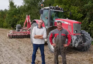 Laurent Brachet, agriculteur à Virginy (51) et Damien Varoquier, salarié :« Les relevées de vulpin sont détruites avec un outil de déchaumage et une dose réduite de ...