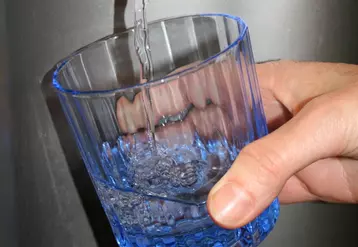 IMG_6662 / eau potable, verre, boire, consommation
