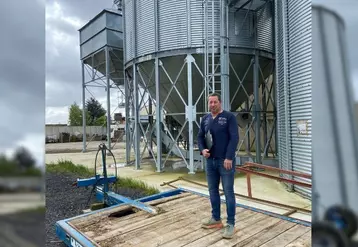 Jérôme Armand, céréalier et maraîcher à Villejust, dans l'Essonne a investi dans des cellules extérieures de stockage des céréales d'une capacité de 400 tonnes.