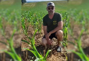 Christophe Grossia, producteur à Coulx dans le Lot-et-Garonne,"Outre l’augmentation de la matière organique, mon couvert a amélioré la vie du sol avec davantage de vers ...