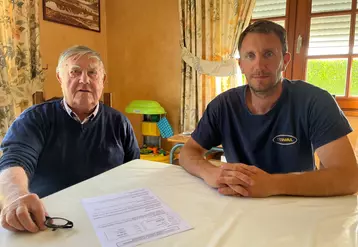Thibaud Guillou, agriculteur, et son père retraité Jean, dans l’Eure-et-Loir (Luplanté)