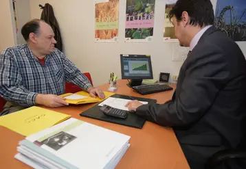 <em class="placeholder">Exploitant agricole reçu par son conseiller financier. </em>