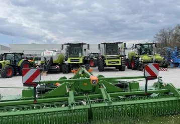 <em class="placeholder">Parc matériel agricole en stock chez un concessionnaire</em>