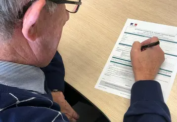 <em class="placeholder">Exploitant agricole réalisant sa déclaration d’intention de cessation d’activité agricole en amont de sa retraite</em>