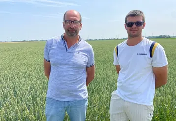 <em class="placeholder">Laurent et Quentin Carouge, agriculteurs installés sur 165 hectares à Anglure dans l&#039;Aube</em>