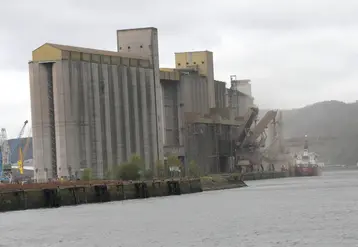 <em class="placeholder">Chargement de 6000 tonnes d orge dans un bateau sur le terminal Senalia du port de Rouen, à destination de l'Amérique du Sud. Transport maritime. Commerce des matières ...</em>