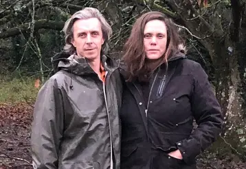 <em class="placeholder">Rodolphe et Pauline Bourdois arboriculteurs dans l'Essonne, associés en EARL.</em>