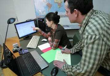 <em class="placeholder">Couple d'exploitants agricoles au bureau</em>