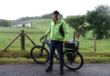 <em class="placeholder">Dominique Lataste à vélo au Pays basque</em>
