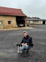 <em class="placeholder">Théophile Piot, dans la cour de la ferme de la SCEA De Novion,</em>