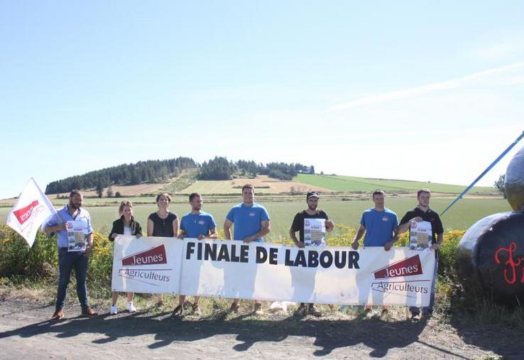 Des jeunes agriculteurs impliqués dans l’organisation de la Départementale de labour, sous la conduite du président Florian Monteil (tout à droite).