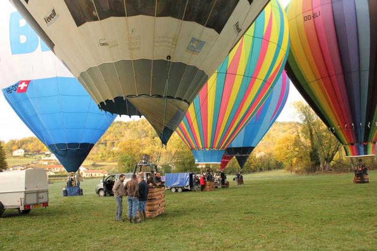 Saône-et-Loire - Faits divers. Le ballon gonflable géant dans lequel elle  se trouve lui fait traverser la RD906