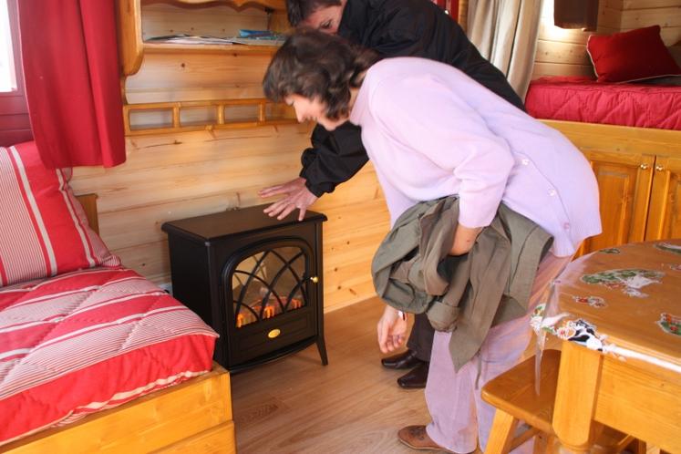 Un joli poêle électrique pour chauffer la roulotte.