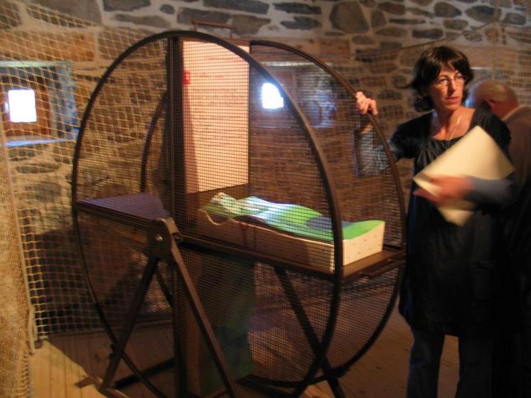La grande roue, ici tournée par Sophie Maneval de l'École du Vent, permet de comprendre les différents épisodes de la formation du relief.