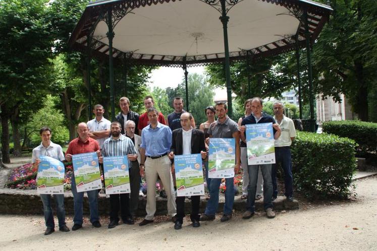 Le comité d’organisation de l’opération sourire avec Laurent Wauquiez dans le jardin Henri Vinay.