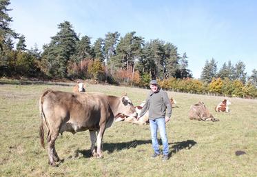 Gilles Pinel, éleveur laitier à Roche en Régnier