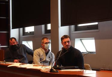 Julien Raveyre (JA43), Anthony Fayolle (FDSEA43) et Mathieu Théron (FNB).