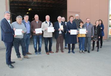 Les élus de la communauté d'agglomération du Puy-en-velay devant la Coopérative Agricole des Producteurs de Plants de Pommes de Terre du Haut Velay