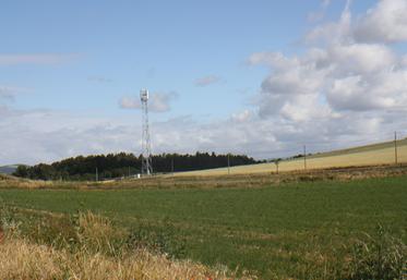 L'antenne située à 250 mètres de la stabulation du Gaec de Coupet n'a jamais été officiellement arrêtée.