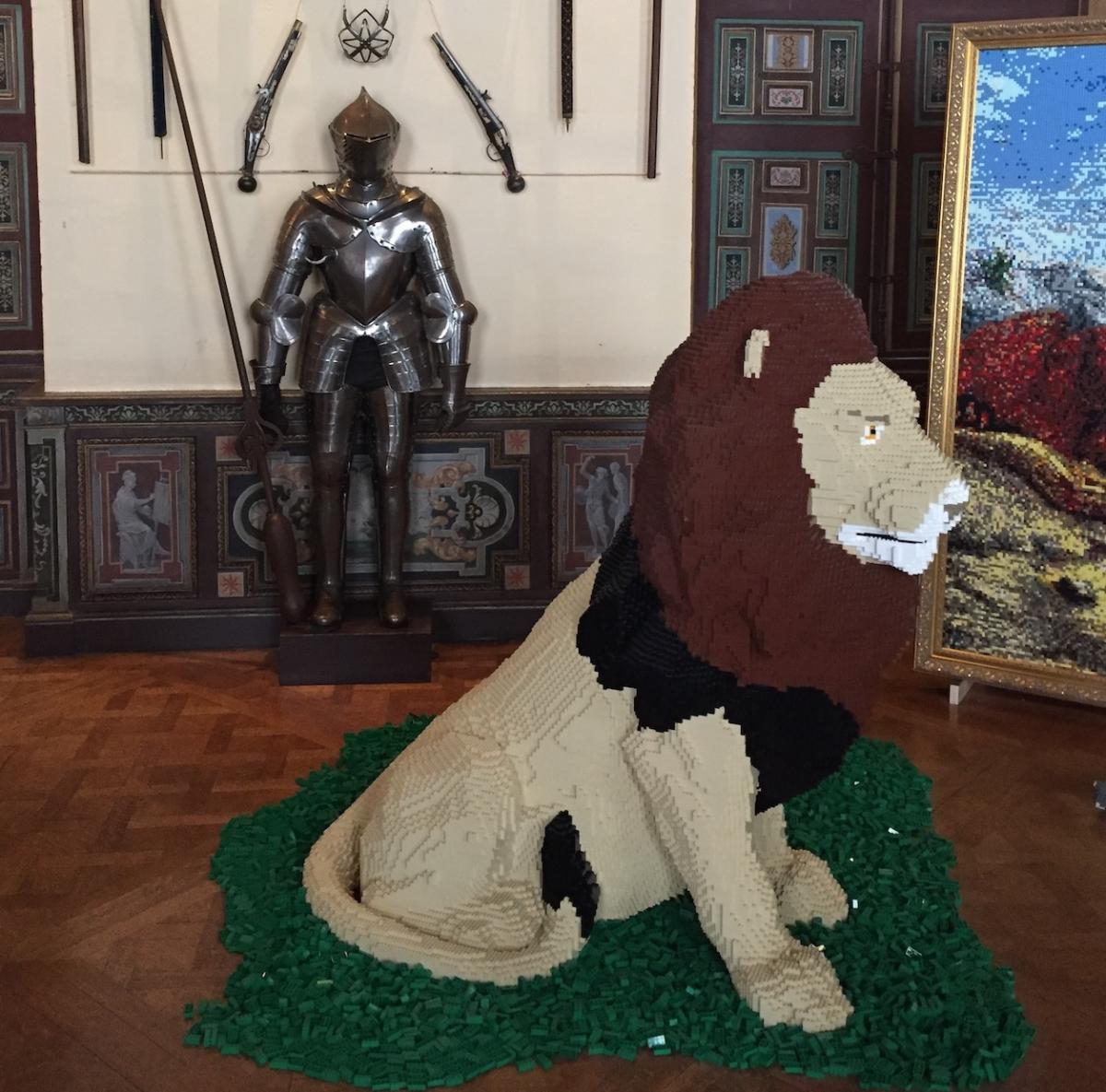Des sculptures d'animaux réalisées avec plus d'un million de Lego