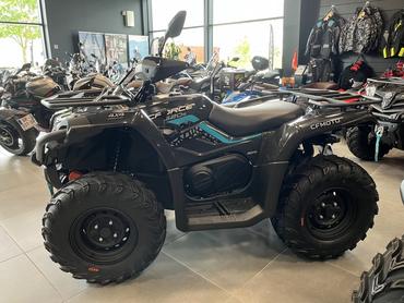 Le constructeur asiatique CFMoto propose différents modèles de quads. Le CForce&nbsp;520, présenté ici, est le modèle agricole le plus utilisé.