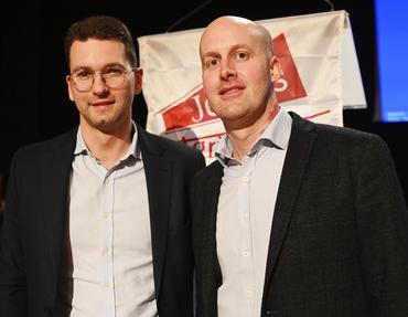 Maxime Liévin (à g.) succède à Yves Coppé à la présidence des Jeunes agriculteurs de Seine-et-Marne.