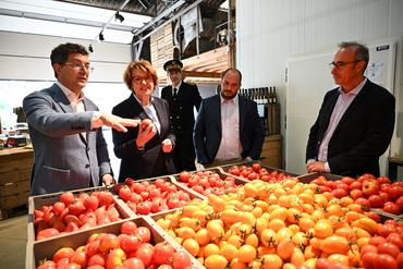 La ministre de l’Agriculture est allée à la rencontre des agriculteurs franciliens. Ici aux côtés de Pierre Bot, Frédéric Arnoult et Guillaume Moret. 