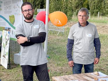 Les stands de Cultivons l'eau sont portés par un agriculteur du Comité professionnel agricole, comme Xavier Gautron, et un conseiller de la Chambre,  ici Jacques Werey.