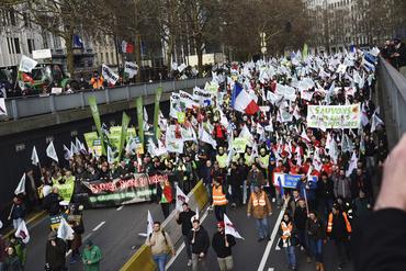 18&nbsp;décembre > Manifestation Tous à Bruxelles ! La FNSEA et Jeunes agriculteurs, avec leurs organisations européennes Copa-Cogeca et Ceja, appellent à une mobilisation syndicale européenne massive à Bruxelles jeudi 18&nbsp;décembre. L'Eure-et-Loir était présent pour « ensemble, défendre l’avenir de l’agriculture en Europe ». Le réseau avait ainsi lancé l’appel : « Face aux menaces qui pèsent sur notre avenir et nos fermes déjà trop fragilisées, soyons des milliers pour...
