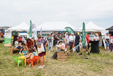7&nbsp;septembre > Fête de l’agriculture à Thiron-Gardais Dimanche 7&nbsp;septembre, les visiteurs de la Fête de l’agriculture ont pu se retrouver sur le stand convivial de la FNSEA&nbsp;28. Lors du tour d’inauguration, le préfet a partagé un moment de dégustation de viande locale Éleveur et engagé. C’était l’occasion aussi de lui rappeler, malgré l’ambiance festive, les difficultés que traversent les agriculteurs euréliens, toutes filières confondues dans un contexte économique diffic...