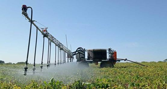 Le robot autonome peut irriguer seul entre 12 et 25 ha par jour.