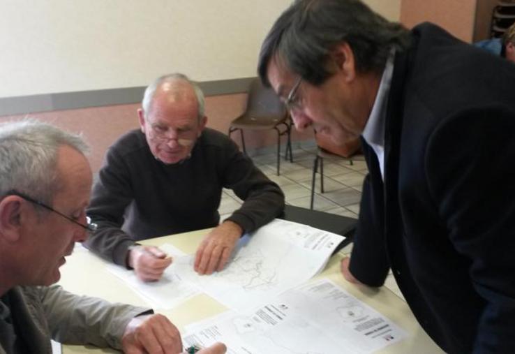 Un travail rigoureux pour définir les cours d’eau avec la présence de Jean Daudin, président de la FDSEA.