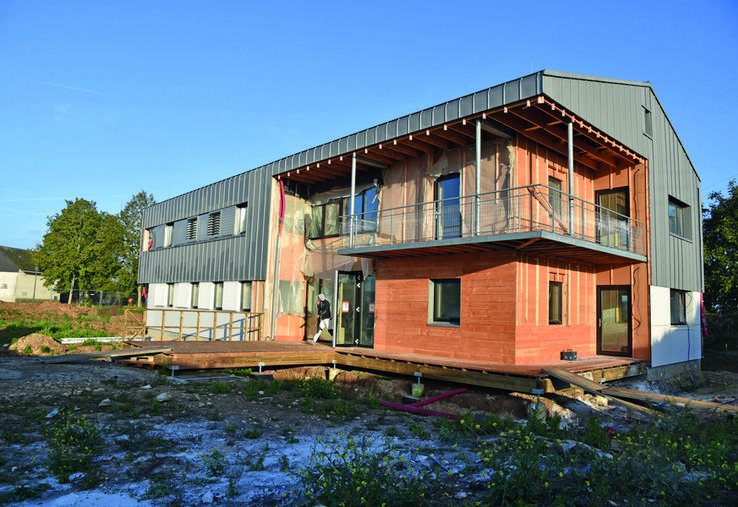 À Sougy, le nouvel hôtel de la communauté de communes de la Beauce ­loirétaine est isolé avec de la paille.
