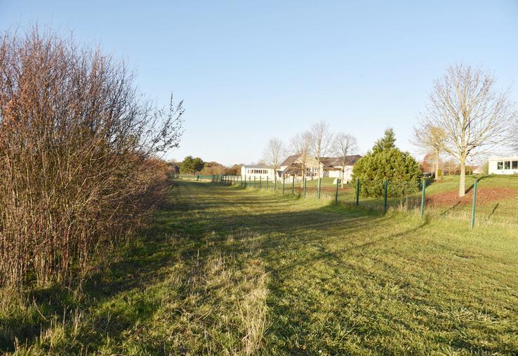 La régie agricole communale de Saran est située dans la zone agricole protégée du Domaine du Clos-Vert, en face du centre de loisirs Marcel-Pagnol.