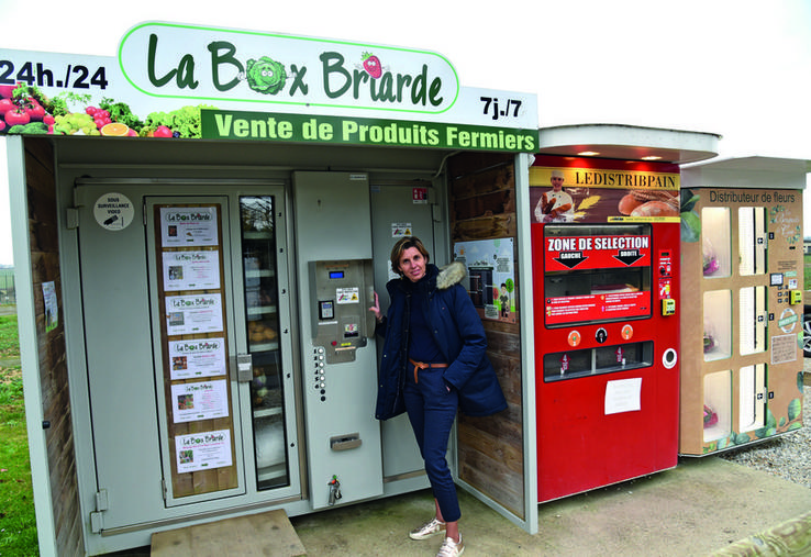 Nesles-Lumigny-Ormeaux, le 10 février. Sur cette parcelle où Élodie Guichard a fait construire la dalle et installer l’électricité, se trouve l’un des deux premiers distributeurs de La Box briarde. Le distributeur, composé de 93 casiers sur 6 niveaux, a été rejoint par des distributeurs de pain et de fleurs.