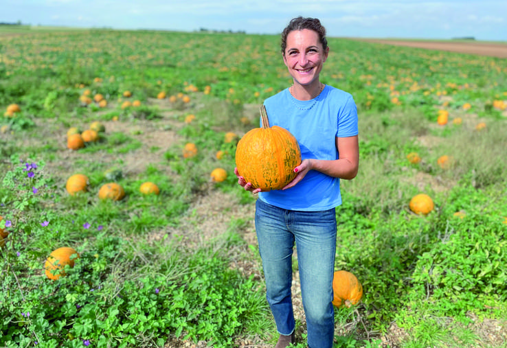 Le 14 septembre, à Viabon. Solenne Thevenet cultive une douzaine d'hectares de courges pour en commercialiser les graines sous la marque Valconie.