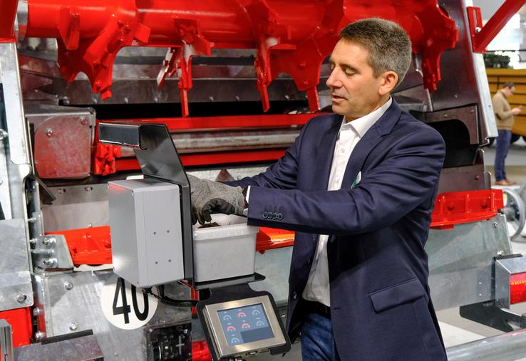 Laurent Blin, responsable produit épandeurs solide Samson/Pichon, présentait l'Opti-sensor pendant le Sima 2022.