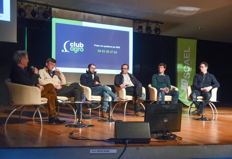 Le 9 février, à Chartres. Conférences et témoignages se sont succédés sur la scène de l'Agro club de la Scael, sous la houlette du directeur de son département agronomie, Joël Lorgeoux (à g.).