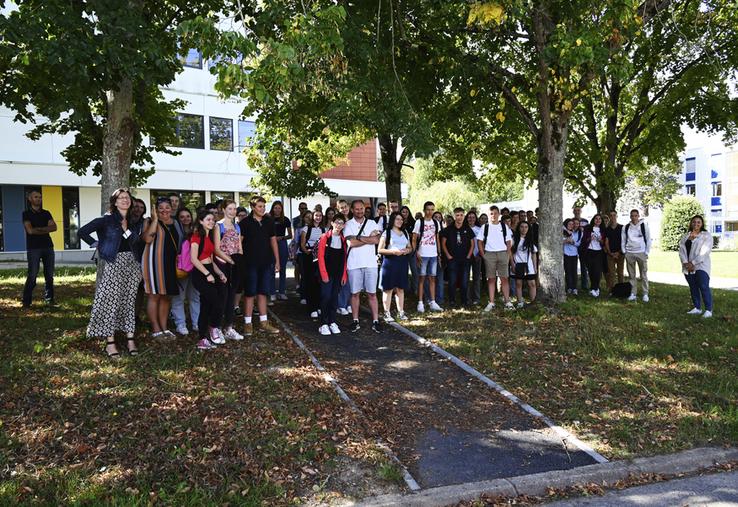 Lundi 4 septembre, à Areines. Les élèves de seconde, accompagnés par leurs parents, font leur rentrée au lycée agricole de Vendôme en débutant par une visite d'établissement. 