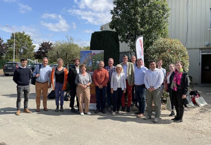 Le 30 août, au Thillay (Val-d'Oise). Les représentants de la filière horticole et pépinière, accompagnés de ceux de la chambre d'Agriculture, ont rencontré les responsables et élus des entités régionales. 