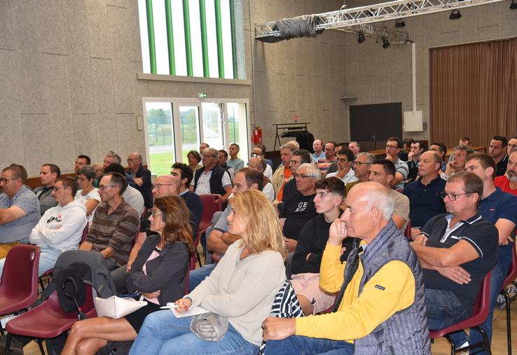 Villemer, jeudi 21 septembre. Les échanges ont été nombreux au cours de cette réunion syndicale de rentrée.