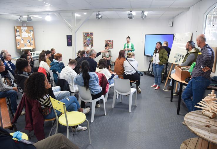 Mercredi 18 octobre, à Courville-sur-Eure. La délégation brésilienne a découvert les activités du Foyer de vie Gérard-Vivien, et inversement.