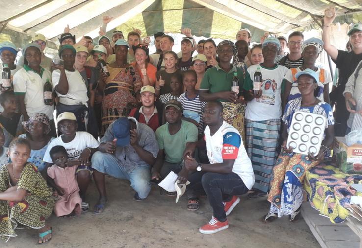 Les étudiants du Chesnoy ont visité le village de Pétit Pedro où se trouve le groupe de femmes soutenu par AFDI Loiret.