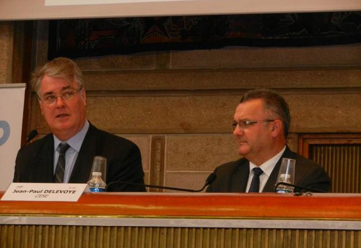 La réunion avait lieu au Palais d'Iéna, temple du Conseil économique, social et environnemental.