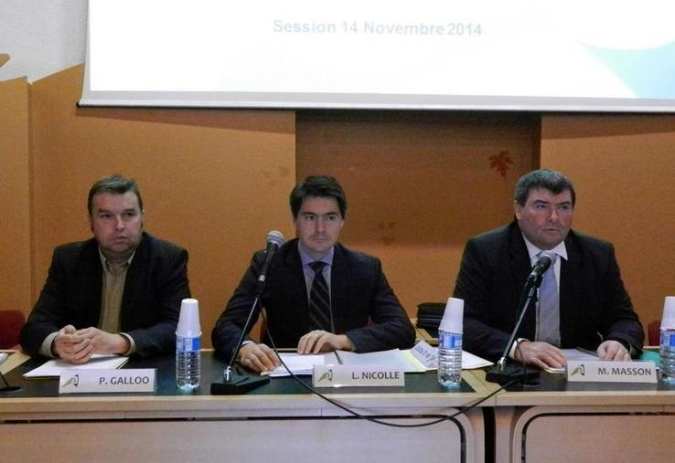 Le vendredi 14 novembre, le nouveau directeur général vivait sa
première session, aux côtés de Michel Masson et de Philippe Galloo.