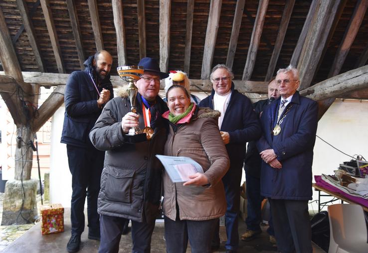 Égreville, samedi 9 décembre. Pauline Simony remporte le concours de plumage de canard gras à sec.