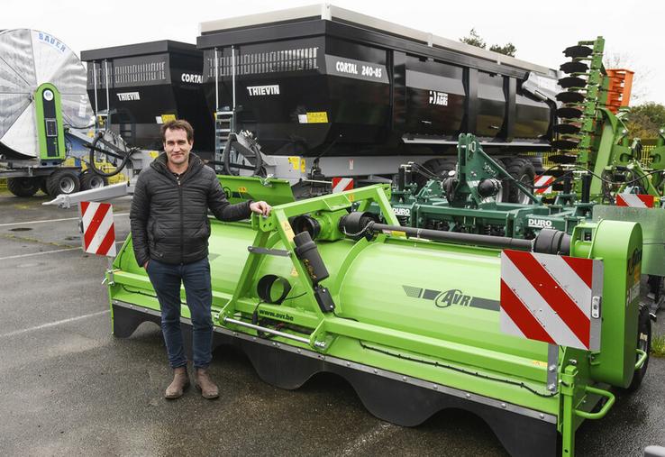 Pour Adrien Crosnier, responsable chez Ghestem Agri, le Rafale d'AVR est le meilleur défaneur du marché par sa qualité de coupe et son système d'aspiration.